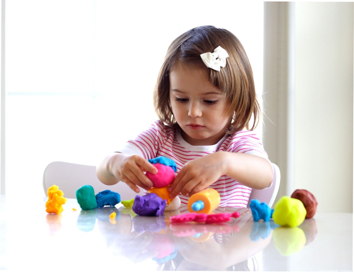 Мечта любой мамы - ребенок играет сам! (Источник фото: http://blog.sunschool.ru)