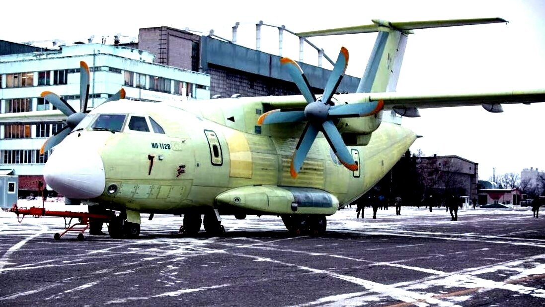 Лёгкий военно-транспортный самолёт Ил-112В