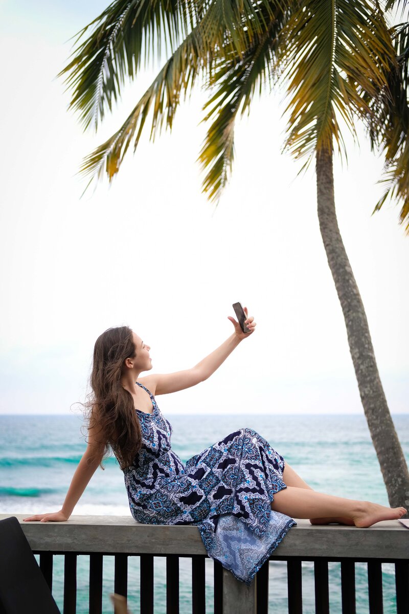 Это я работаю на берегу Шри-Ланки:)