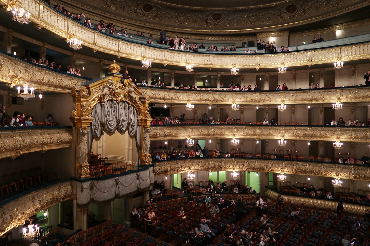 First theatre. Театр Мариинка в Санкт-Петербурге. Мариинский театр Театральная 1. Мариинский театр Санкт-Петербург зал. Мариинский театр сцена 1.