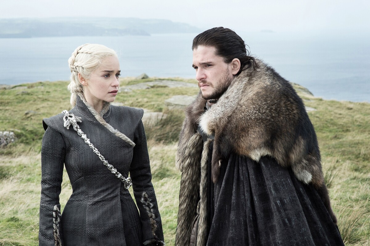 Источник фото: https://www.yahoo.com/entertainment/photo-jon-snow-daenerys-targaryen-181308388.html