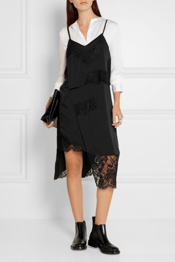 Комбинация с белой рубашкой. Черное платье комбинация. Платье комбинация с кожаными лямочками. Поверх комбинации