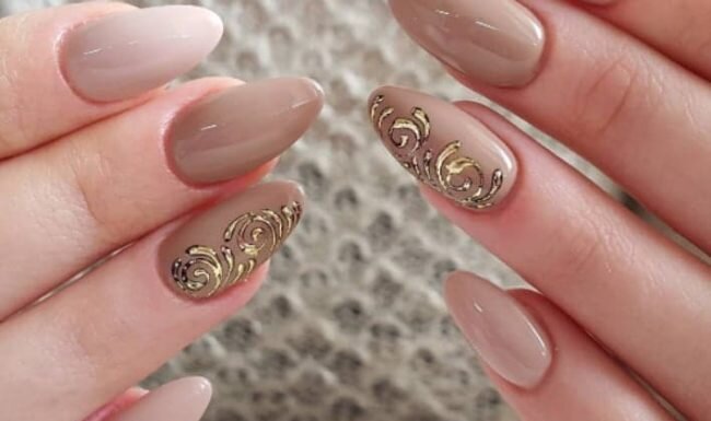 http://imanicure.ru/dizajn-nogtej/bezhevyj-manikyur.html