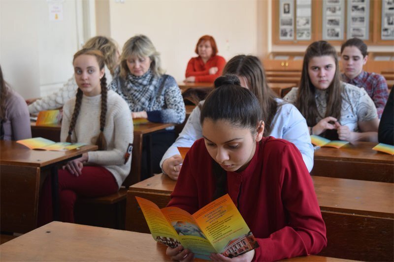 Заочно после 9 класса москва. Ссузы после 9 класса. Колледжи после 9 класса. Колледж фотографии после 9 класса. Воспитатель после 9 класса.