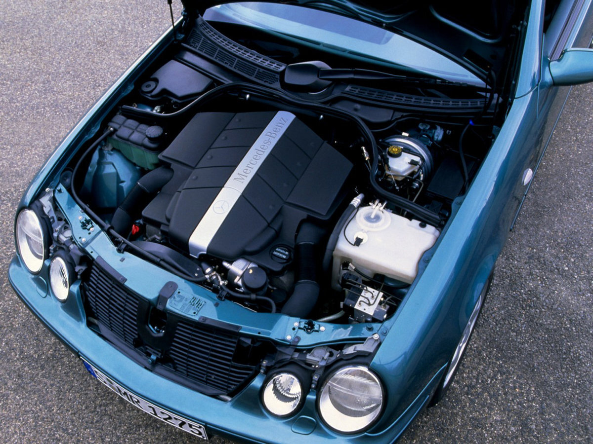 Думал, что пласмассовая накладка на моторе для декора, оказывается, я ошибался и у нее много предназначений