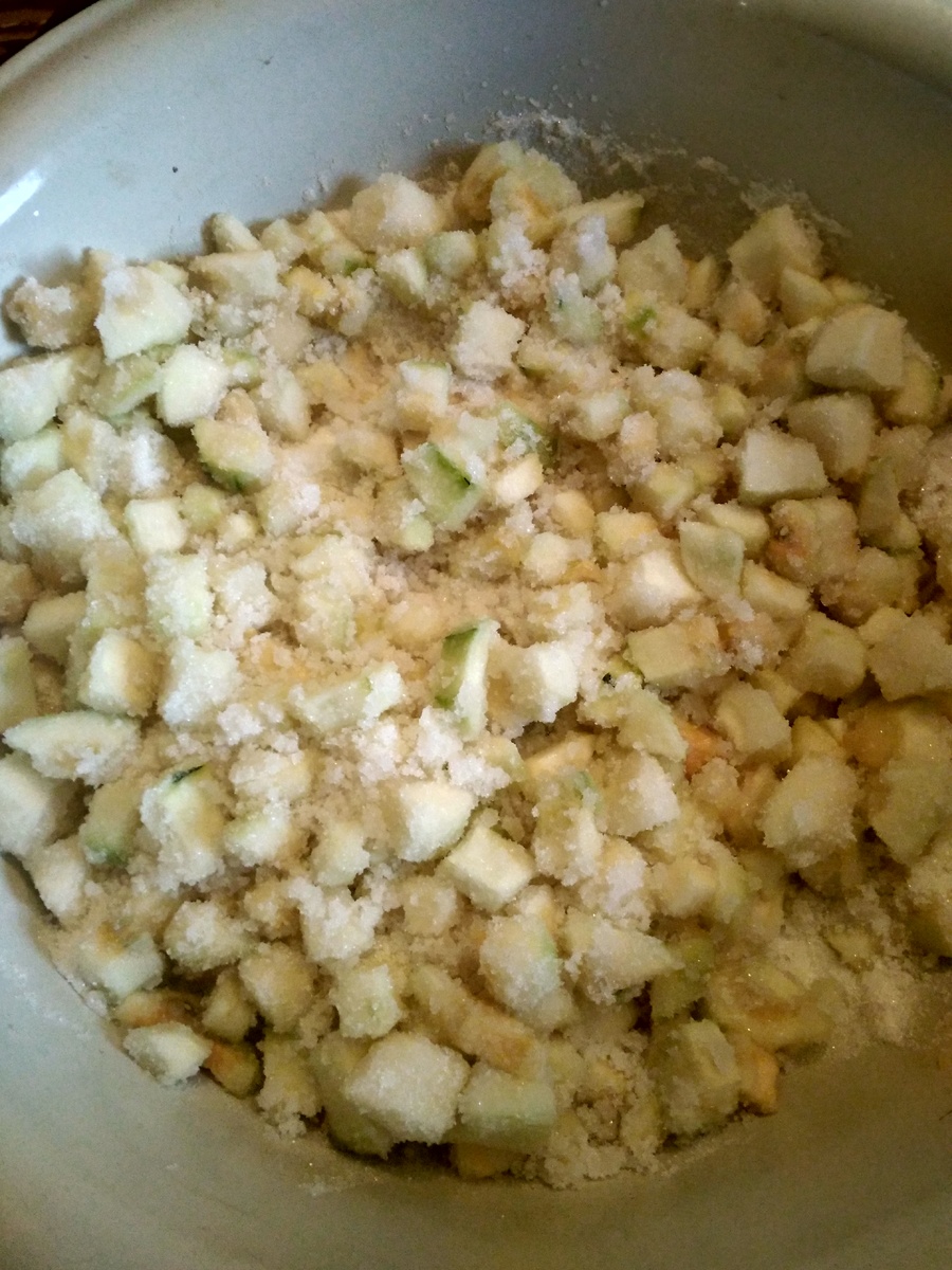 Засыпала кабачки сахаром