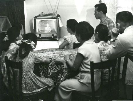 Сейчас должны показать фильм