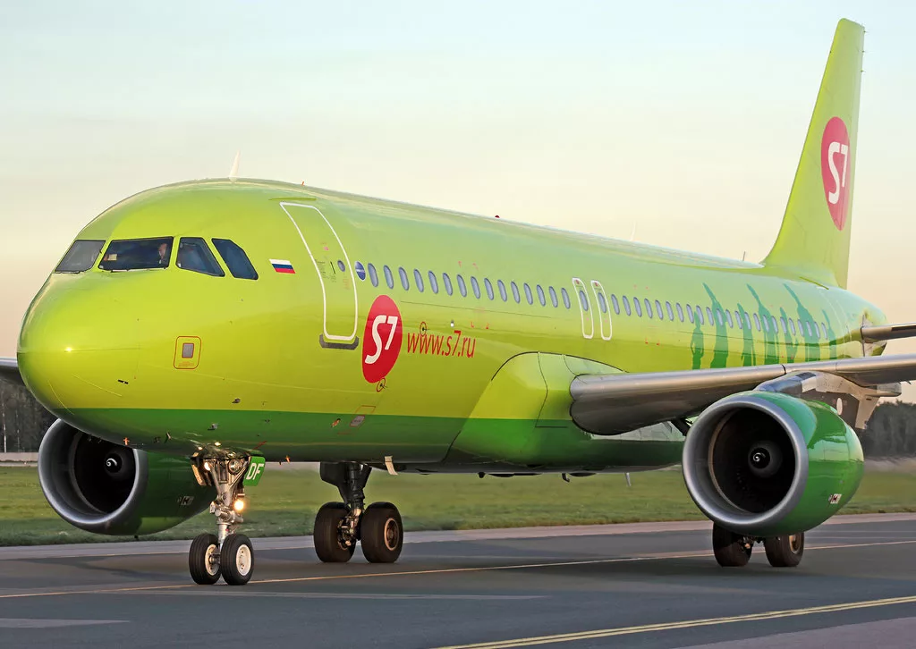 Рейс туту. A320 s7. Airbus a320 s7. Самолёт Аэробус а320 s7 Airlines. Аэробус а320 с Севен.