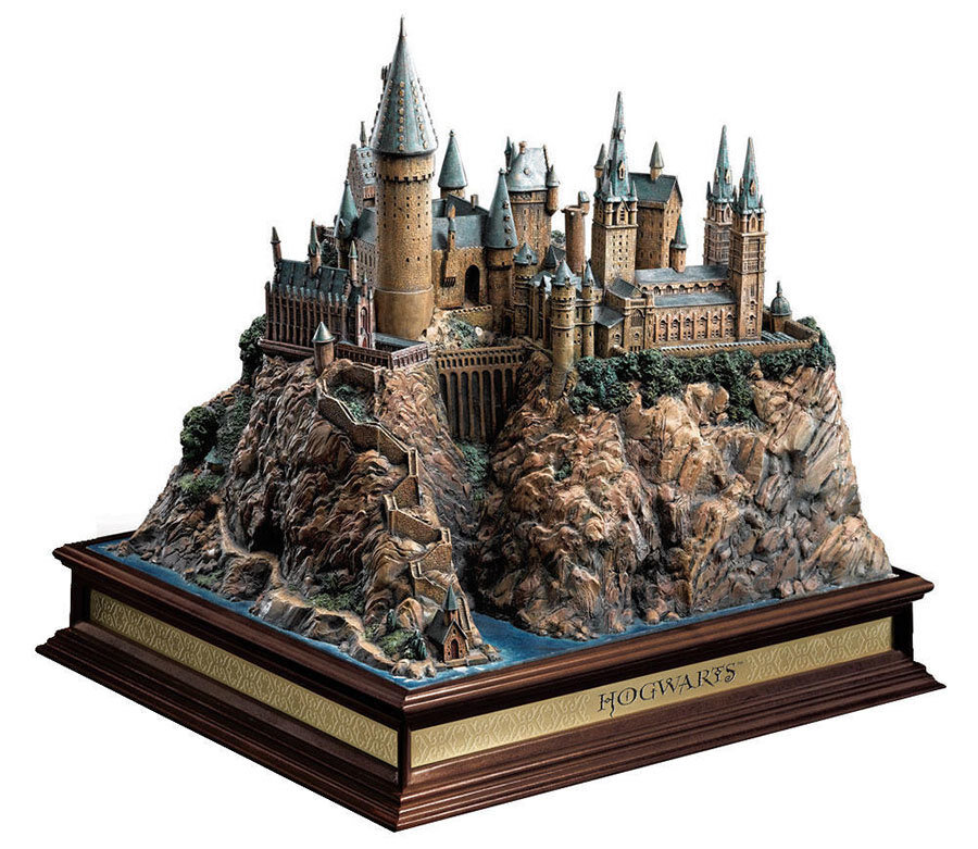 Harry-Potter-Hogwarts-Castle-Replica