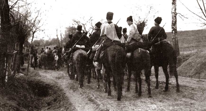 Казачья сотня на марше. 1917 год