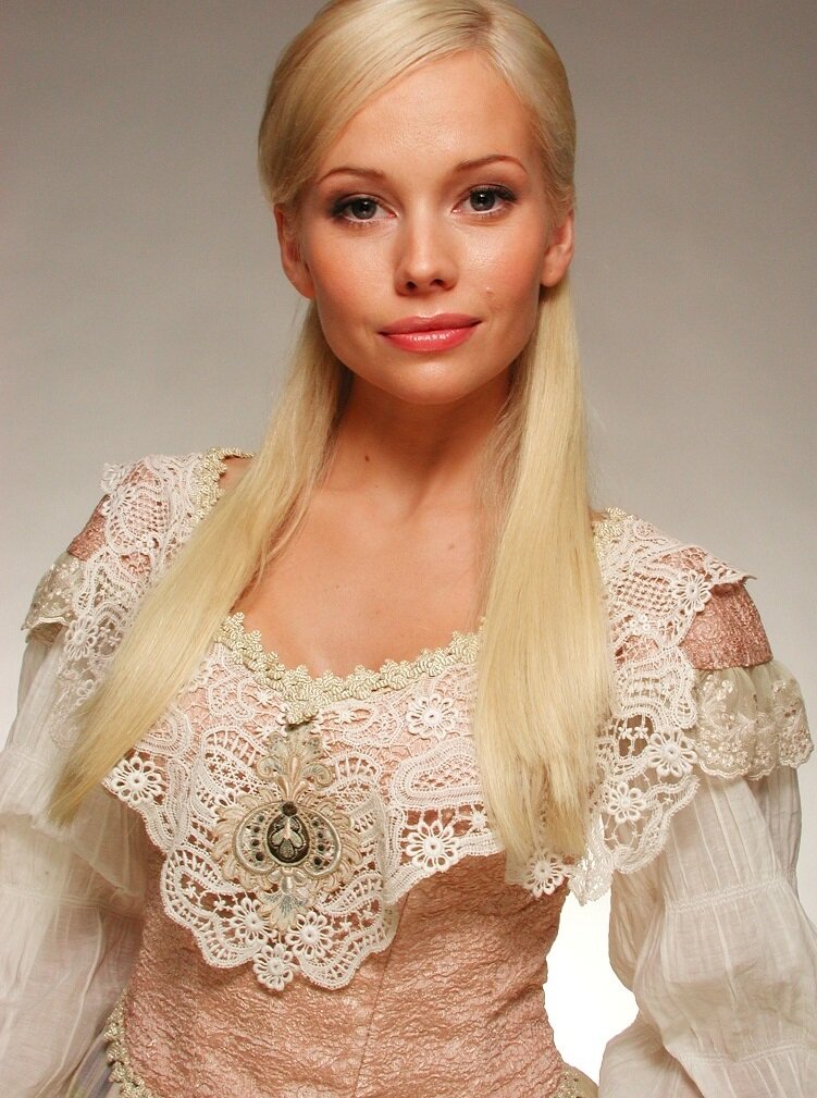 Елена в образе Анны Платоновой