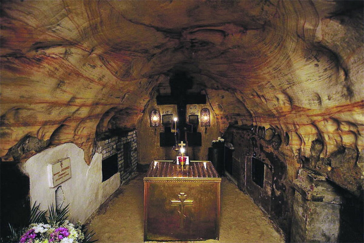 успенский пещерный храм псково печерского монастыря