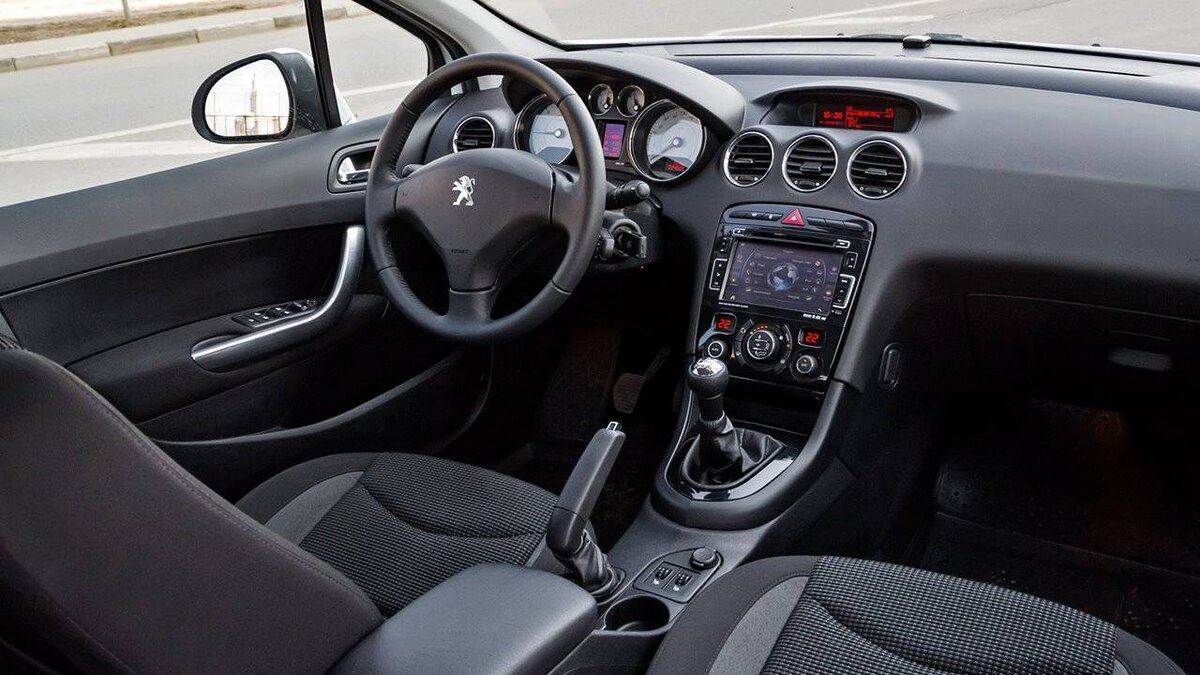 Салон Peugeot 408