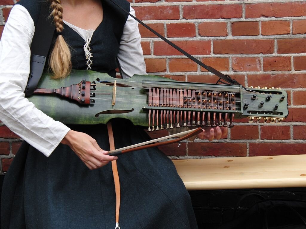 никельхарпа музыкальный инструмент. шведская скрипка никельхарпа. инструменты швеции. никельхарпа струнный музыкальный инструмент. инструменты швеции.