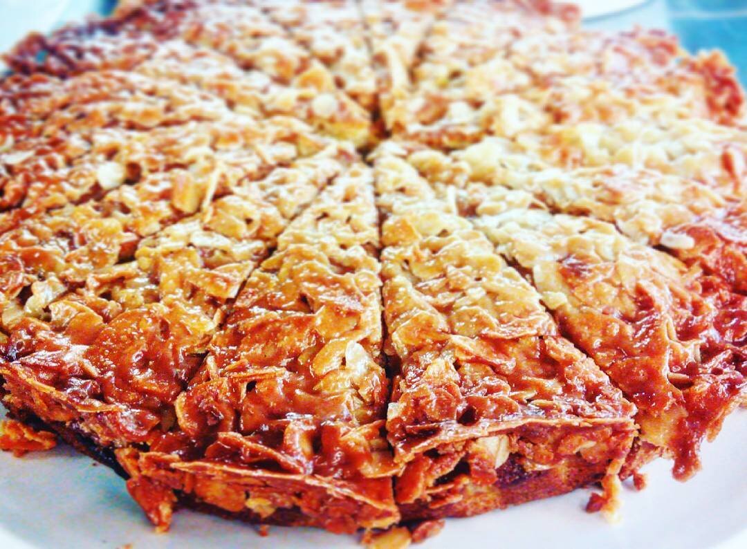 Toscakakku - пирог с миндалём. Фото: Никита Пастушенко