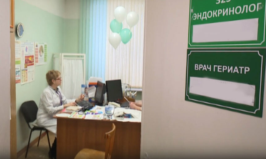Надувные шарики в кабинете у эндокринолога и гериатра (специалист по возрастным пациентам).