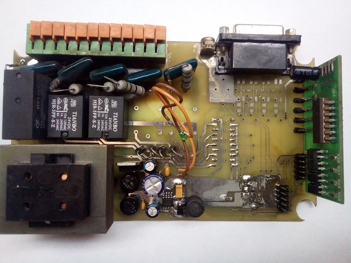 PC817 и пара реле выпаяны