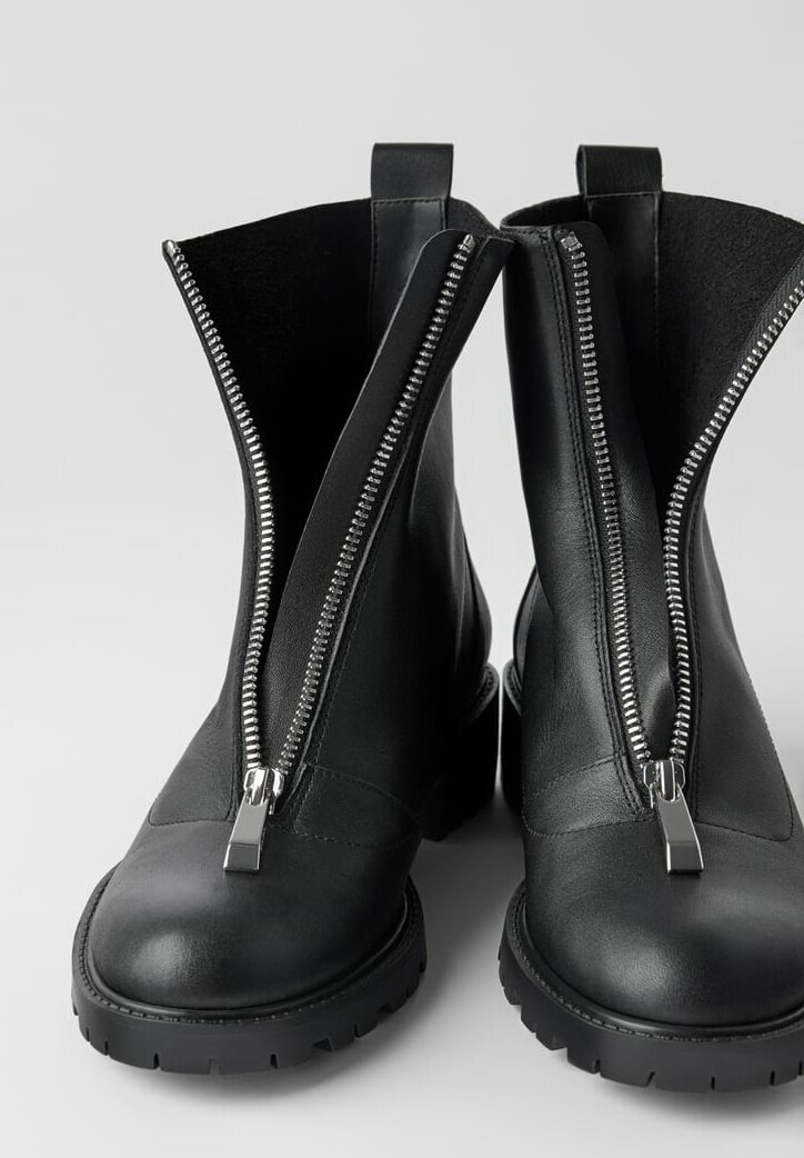 Кожаные ботинки с молнией спереди. https://m.zara.com/ru/ru/%D0%BA%D0%BE%D0%B6%D0%B0%D0%BD%D1%8B%D0%B5-%D0%B1%D0%BE%D1%82%D0%B8%D0%BD%D0%BA%D0%B8-p17190001.html?v1=12928534&v2=1281860