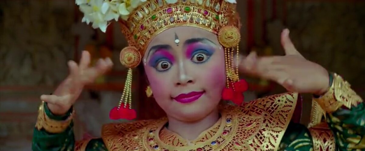 Вступительный кадр из фильма "Samsara" с балийскими танцовщицами. Режиссер Рон Фрике, 2011