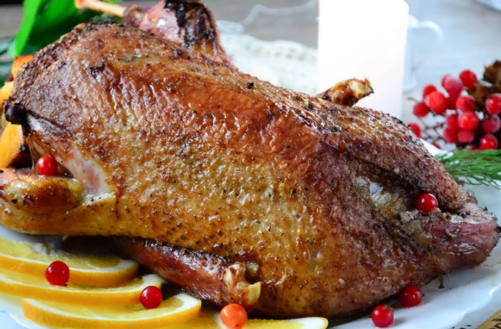 Утка  с медом, яблоками и апельсинами