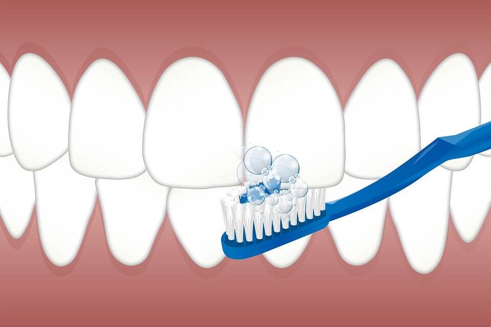    Нам с самого детства все говорят, что нужно чистить зубы 2 раза в день для того, чтобы они были здоровыми, чистыми и красивыми.