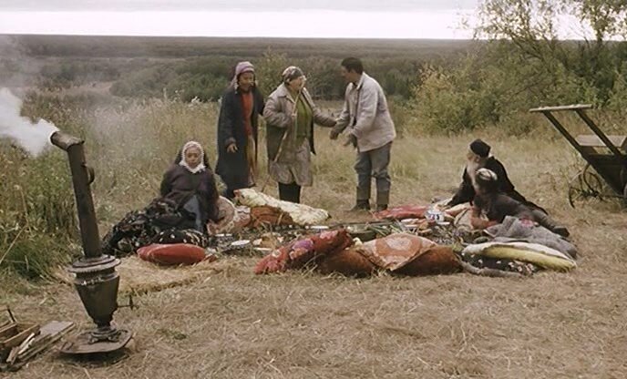 Кадр из фильма "Старухи"