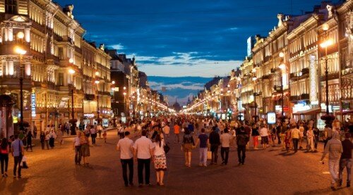    Сдал я госэкзамены, отлично защитил диплом. Обмывали дипломы всем институтом, в ресторане на Невском.  Пригласил танцевать дипломную руководительницу.