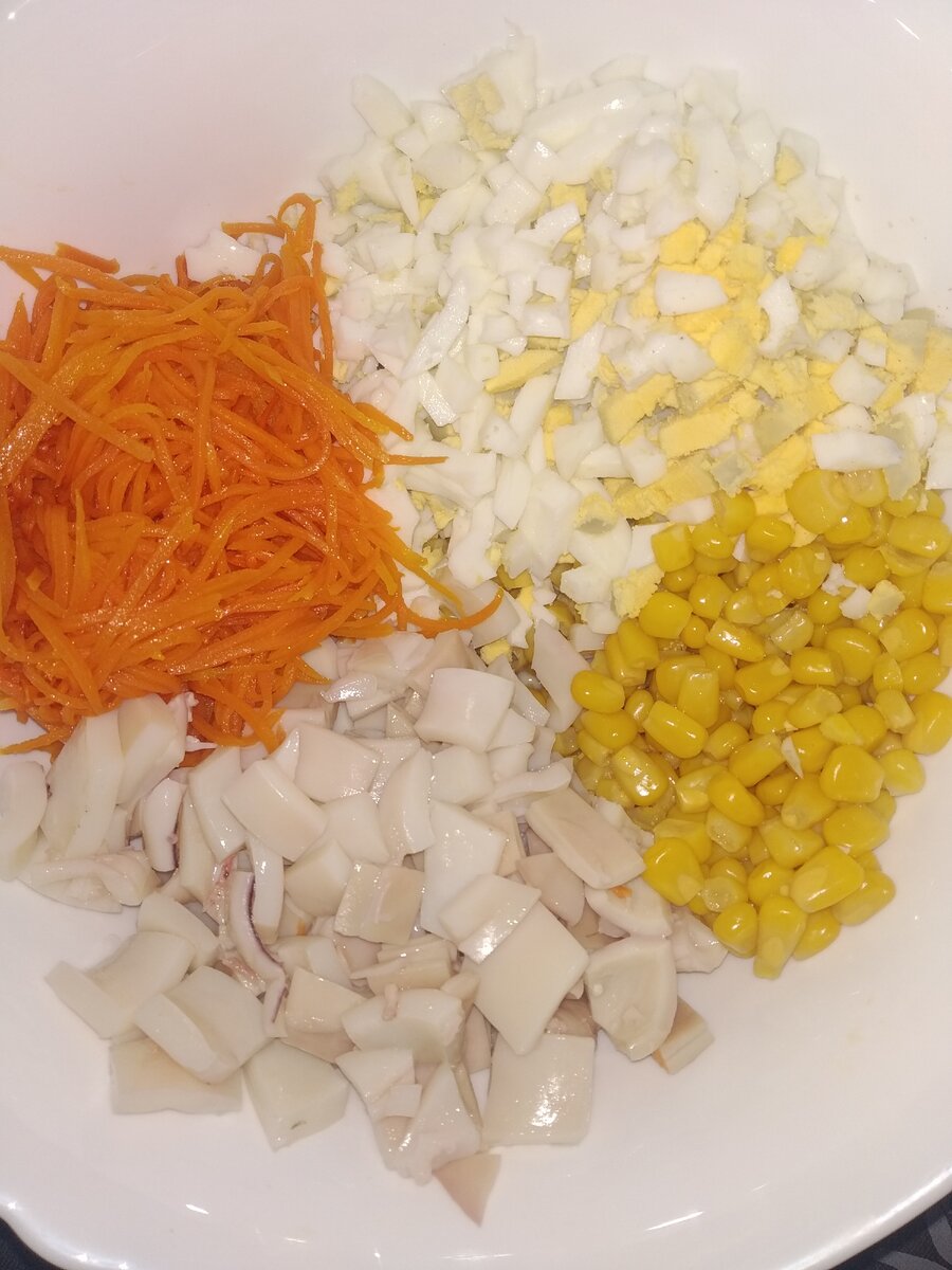 Салат перед перемешиваем