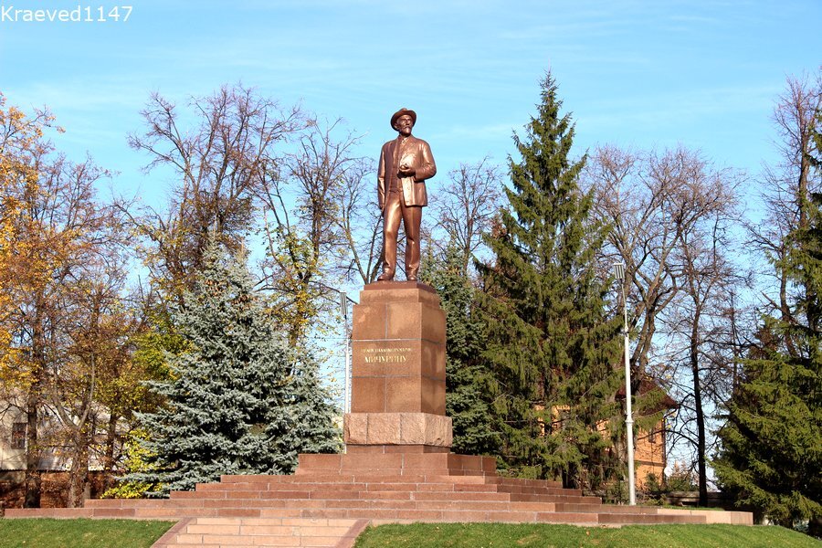 Памятник Ивану Мичурину в Мичуринске