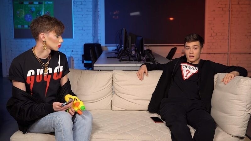 Кадр из интервью Андрея Петрова и Володя XXL