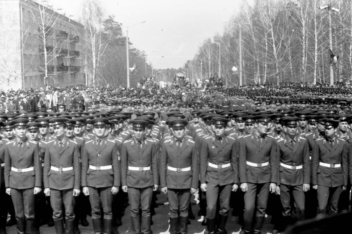 Новосибирское высшее военно-политическое общевойсковое училище. Новосибирское военно политическое училище. Нввку новосибирск аллея героев. Новосибирское высшее командное училище. Новосибирское общевойсковое командное училище.