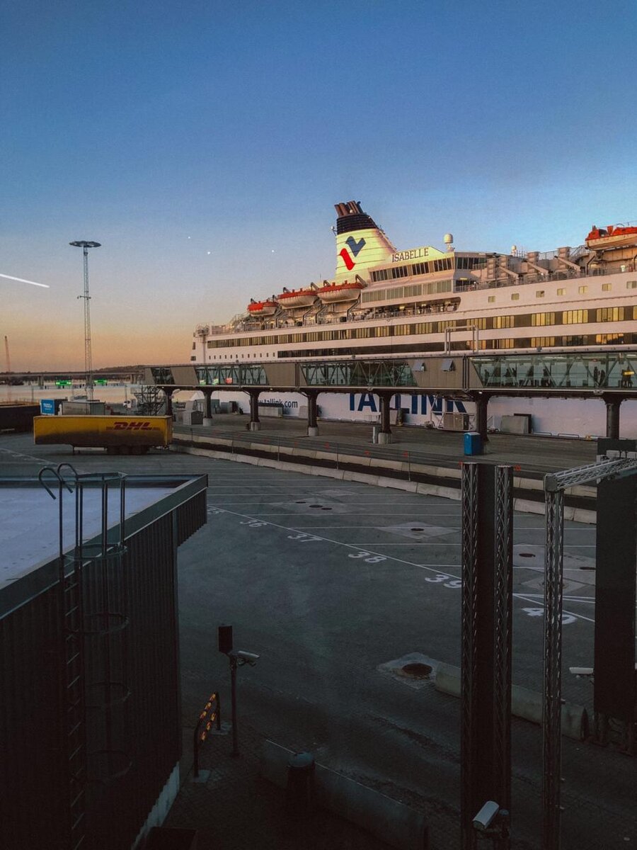 Паром в порту Стокгольма