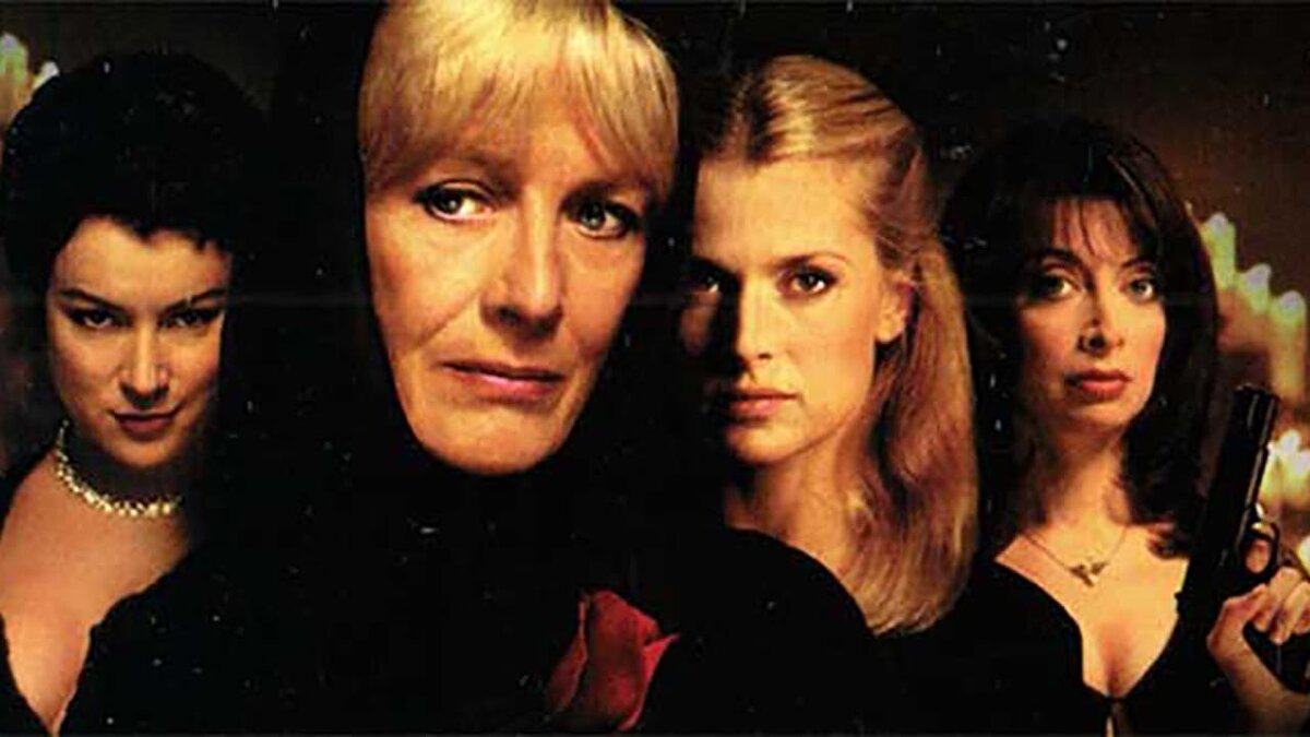 На тропе войны мафиозные женщины.