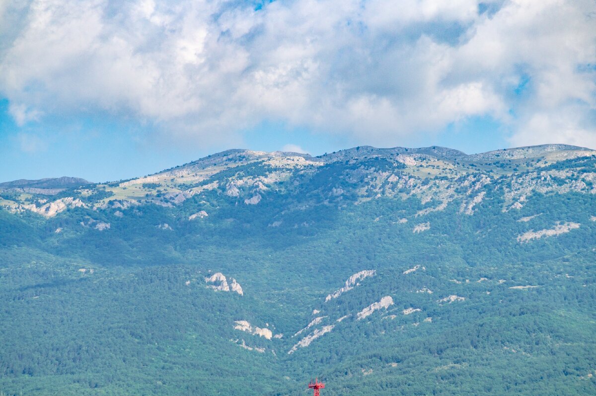 2. Крупный план горы Зейтин-кош.