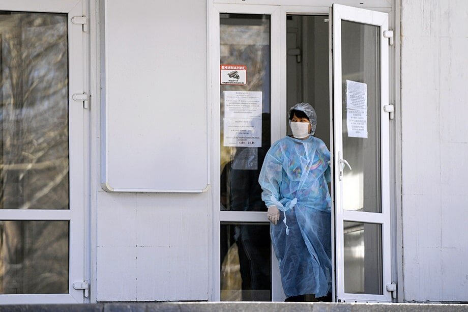 В Крыму больницы переполнены. Пациентам с подозрением на коронавирус отказывают в госпитализации, что приводит к летальным исходам.Фото: Константин Михальчевский/РИА Новости