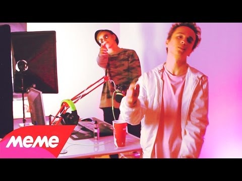 Кадр из клипа «Донат» 