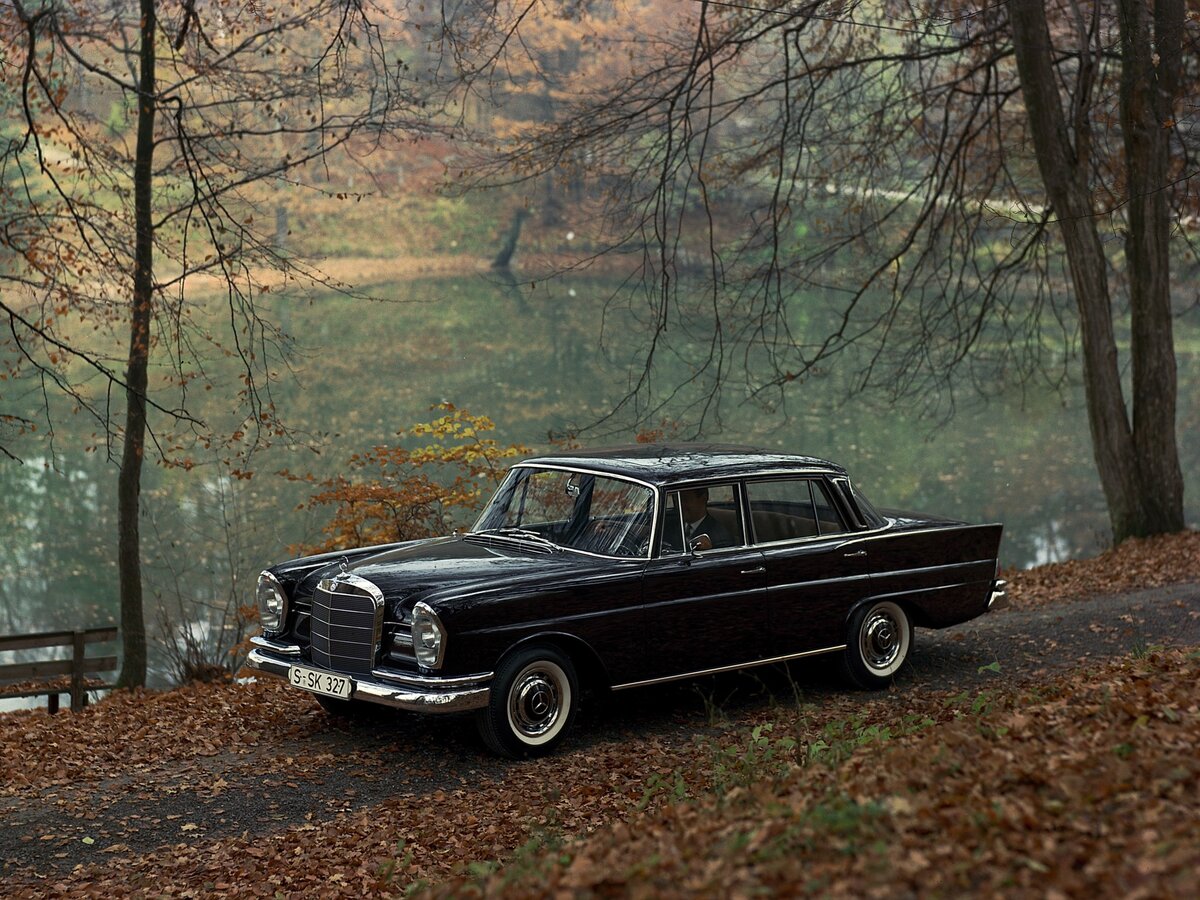 Авто ноябрь. Mercedes-Benz w112. Мерседес Бенц w111. Mercedes-Benz w128. Mercedes-Benz 220s w111.