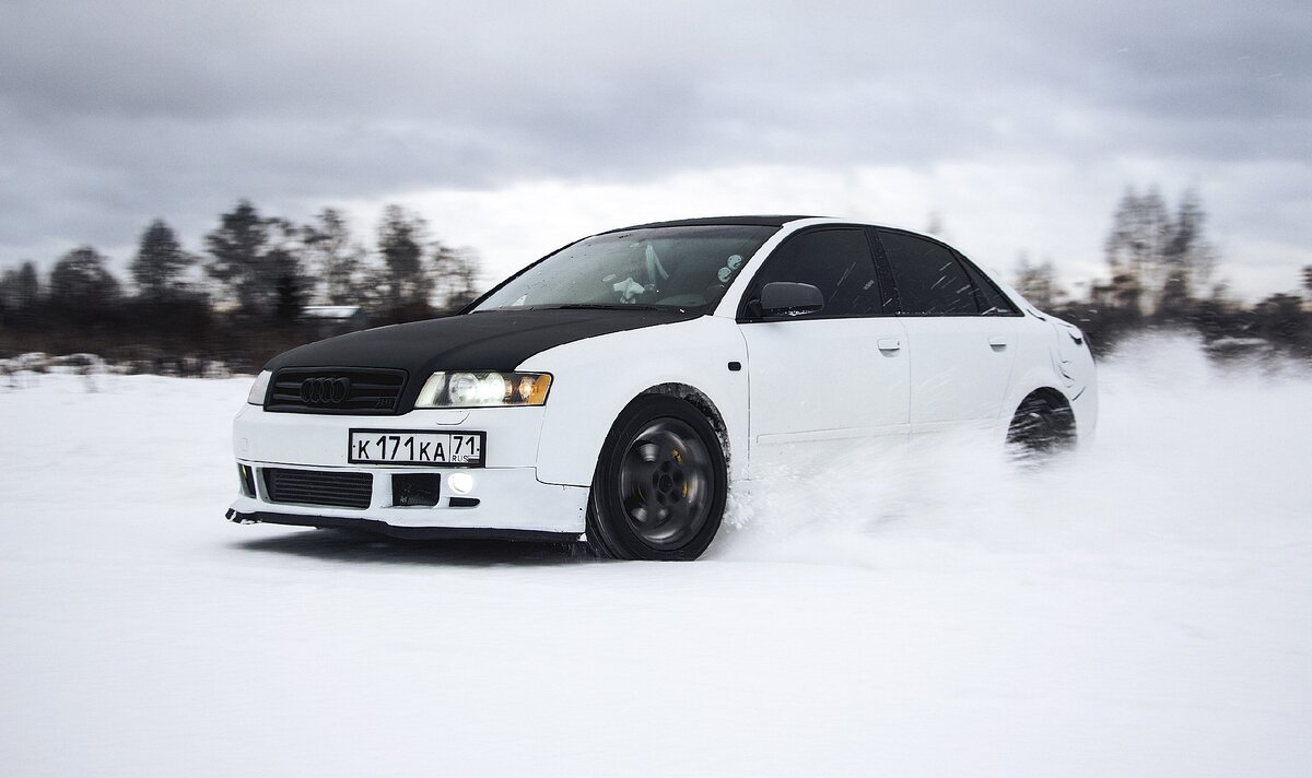 Ауди А4 Б6 с примерной мощностью более 300 л.с. Мощность совсем не детской игрушки