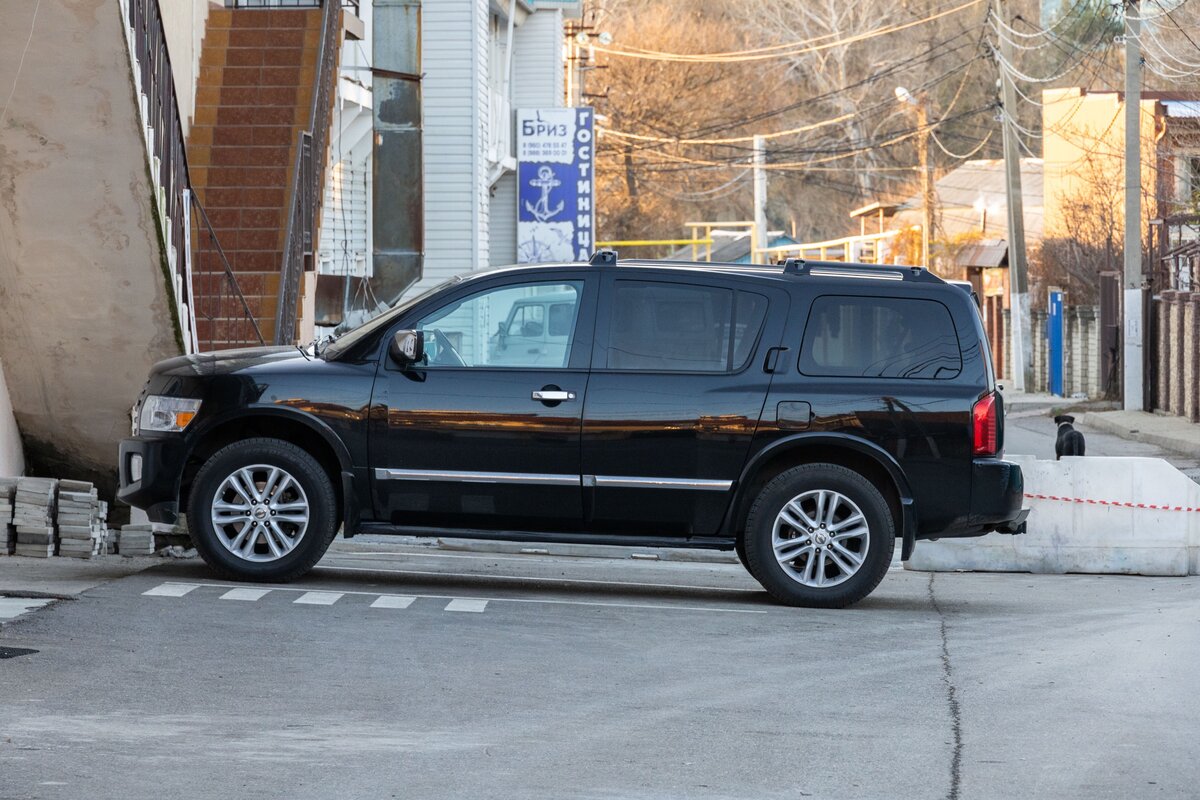 Мой автомобиль Инфинити QX56 2006 г. в. Объем мотора 5,7 л. Средний расход - 18л