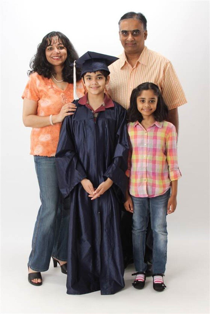 Танишк в окружении семьи