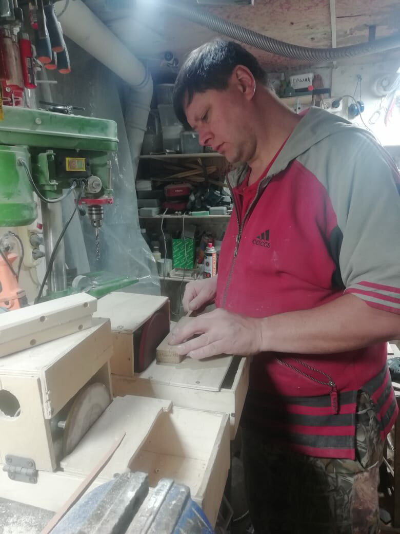 Сергей за работой