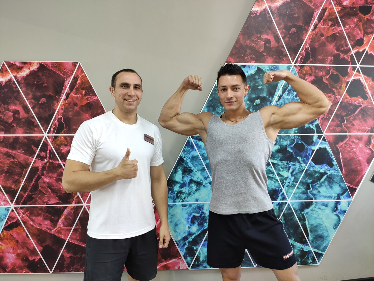 Юрий Орлов и Игорь Бисеров (профессиональный фитнес - тренер и фитнес - модель)