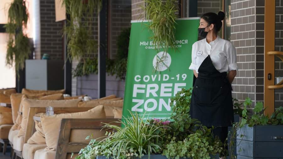 Ресторан c COVID-19 FREE ZONE в Москве                                                                                   Фото: ИЗВЕСТИЯ/Дмитрий Коротаев