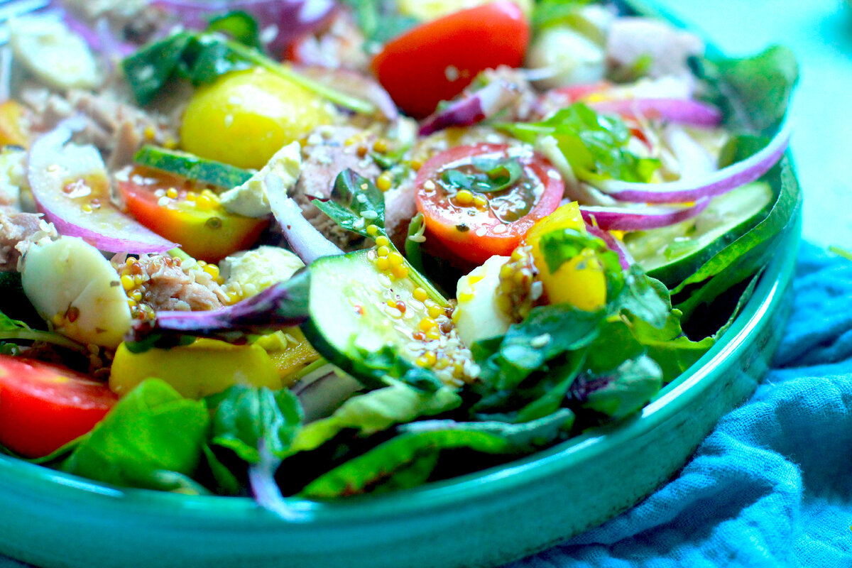 Невероятно аппетитный салат с тунцом и яйцом от Елены @urbanistka_vl