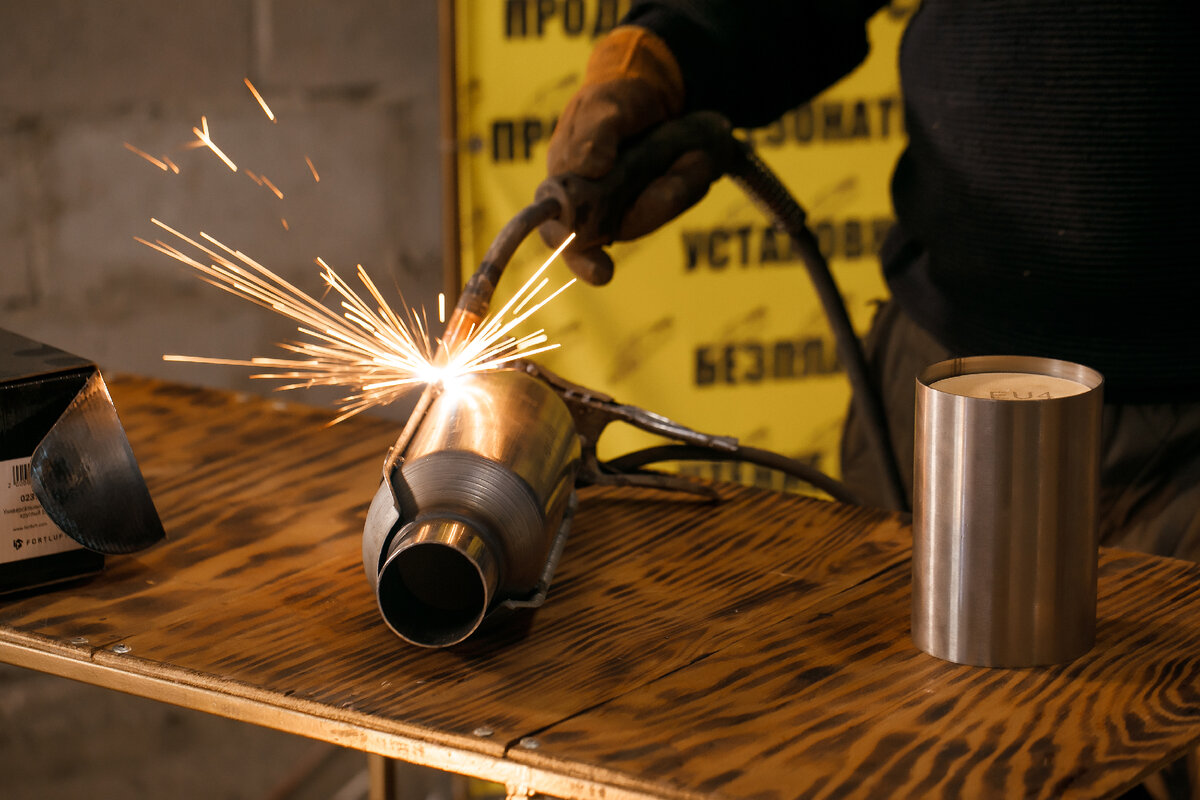 Сварочные работы в автосервисе проводят специалисты с опытом работ более 12 лет. Аргон и полуавтомат.