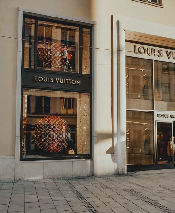 Surpreendentes Serviços  Troca de solado tênis Louis Vuitton