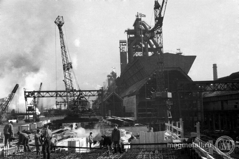 На фото: строительство Магнитогорского металлургического комбината