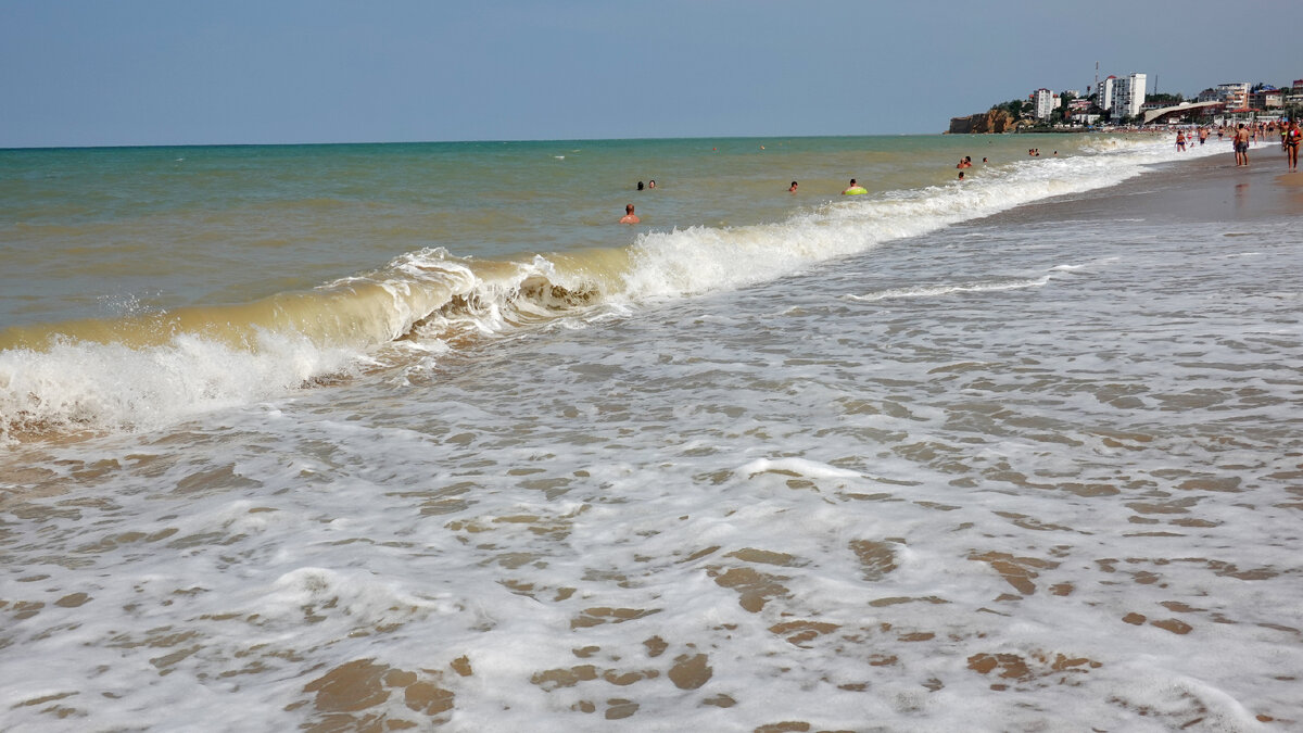 Море в Орловке во время шторма