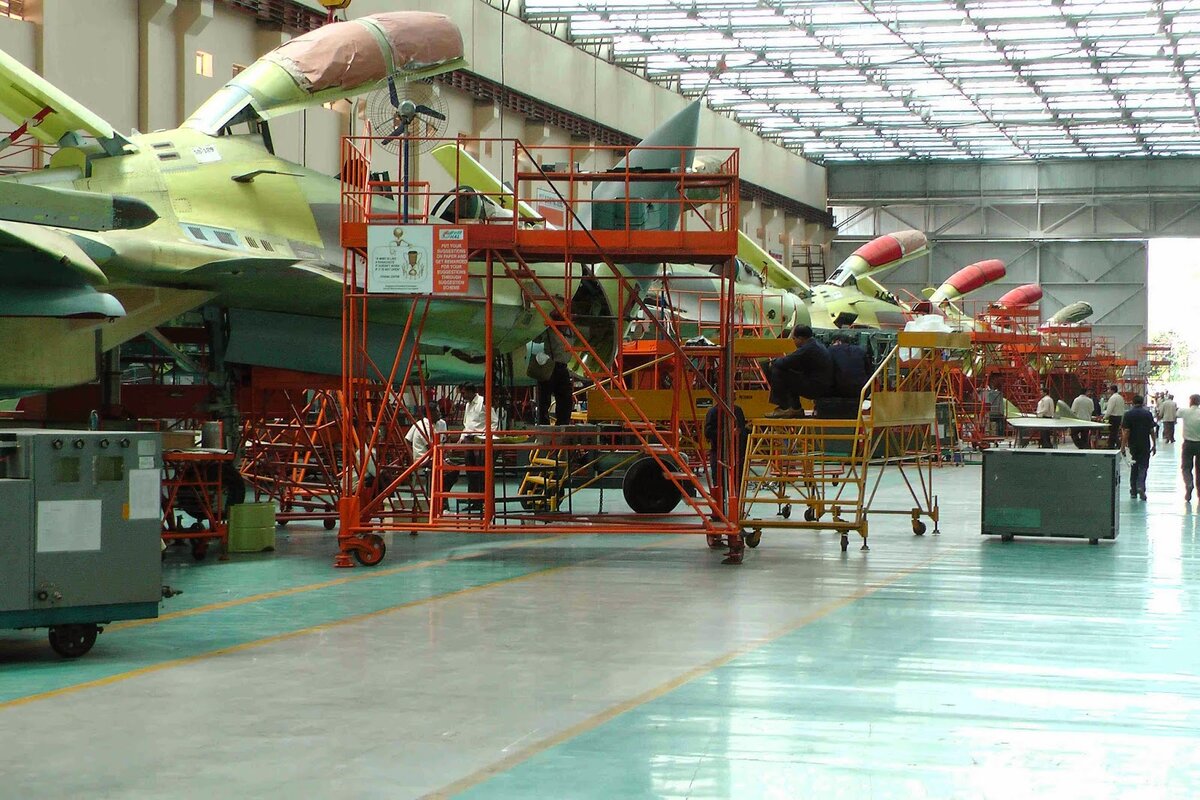 Сборка истребителей на индийском предприятии HAL в Насике. Фото HAL.