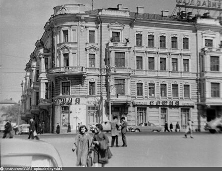 Гостиница "Черногория" в романе. В советское время здесь находился ресторан "София".